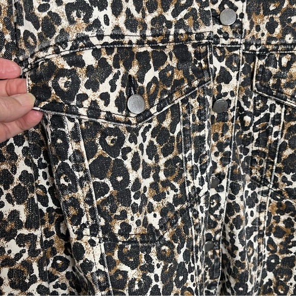 Volcom Women's Super Stoney Cropped Boxy Denim Jacket in leopard Print preppy - Picture 4 of 14